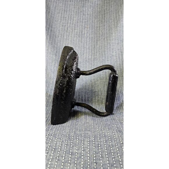 Vintage NO. 7 Sad Iron - Picture 7 of 9
